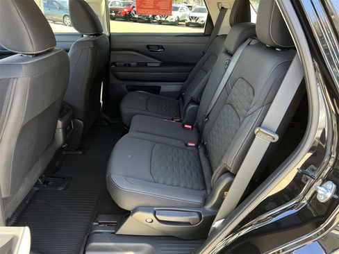 Certified 2025 Nissan Pathfinder S image 24