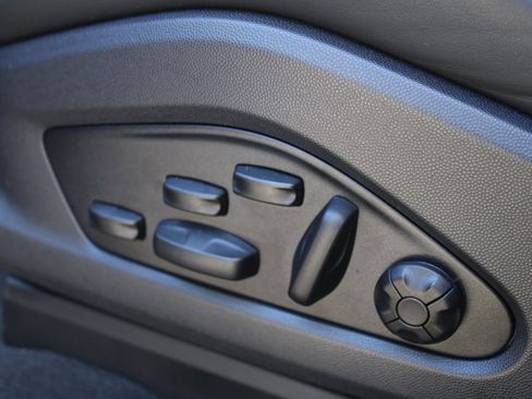 Used 2024 Porsche Macan 4 Electric image 17