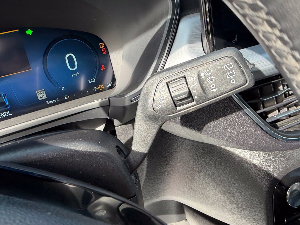 Certified 2025 Ford Escape Platinum AWD/4WD image 34