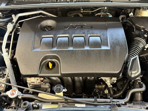 Used 2018 Toyota Corolla LE w/ Carpet Mat Package (TMS) image 32