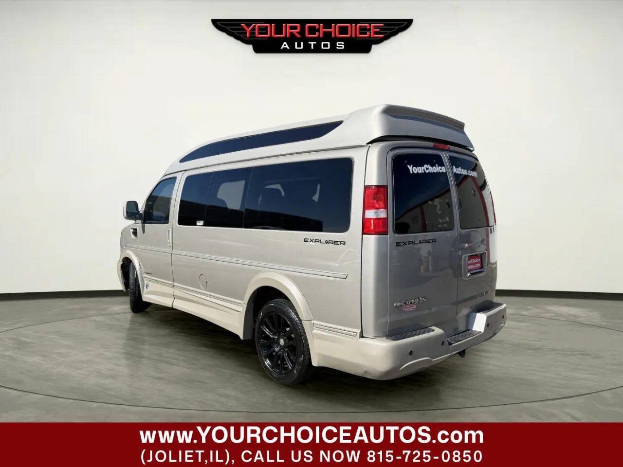 Used 2021 Chevrolet Express 2500 LS w/ Enhanced Convenience Package RWD image 3