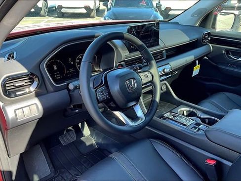 New 2025 Honda Pilot Touring image 7
