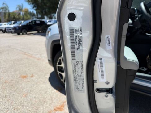 Used 2025 Jeep Compass Limited AWD/4WD image 27