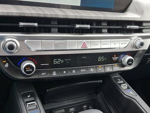 Used 2024 Kia Telluride EX AWD/4WD image 23