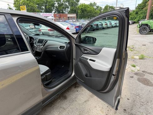 Used 2019 Chevrolet Equinox LT FWD image 17
