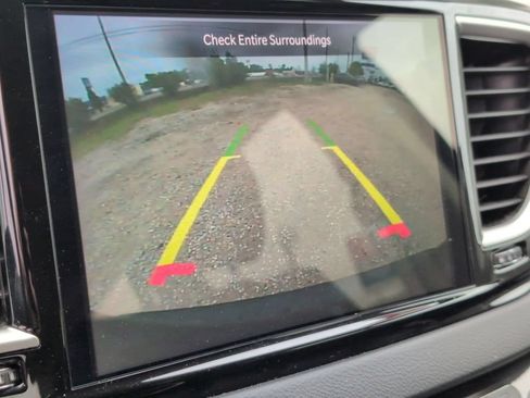 Used 2024 Chrysler Pacifica Touring-L FWD image 17