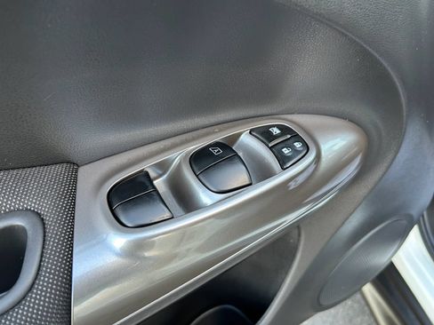 Used 2014 Nissan Juke SV FWD image 22
