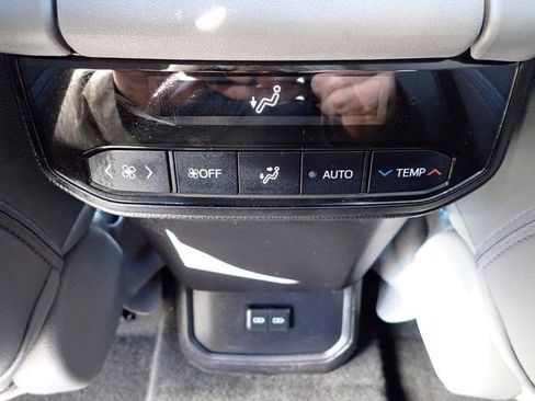 Certified 2022 Toyota Highlander XLE image 19