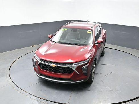 Used 2025 Chevrolet Trax LT FWD image 46