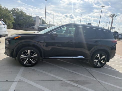 Used 2023 Nissan Rogue SL w/ SL Premium Package image 9