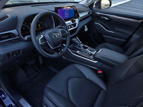 Certified 2026 Toyota Highlander Limited AWD/4WD image 8