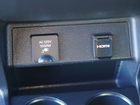 Used 2023 Toyota Sienna XSE image 38