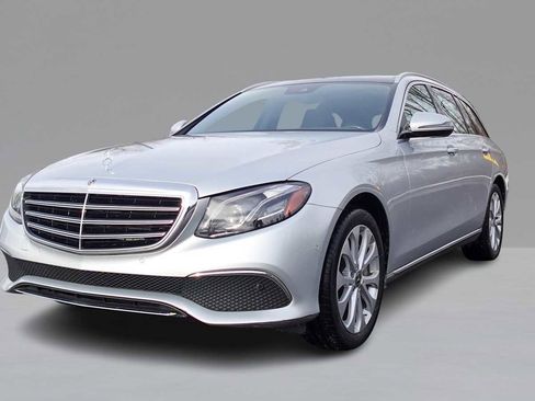 Used 2017 Mercedes-Benz E 400 4MATIC Wagon image 1