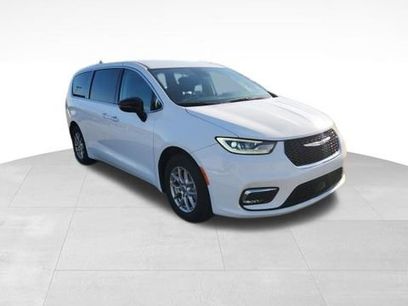 Used 2024 Chrysler Pacifica Touring-L