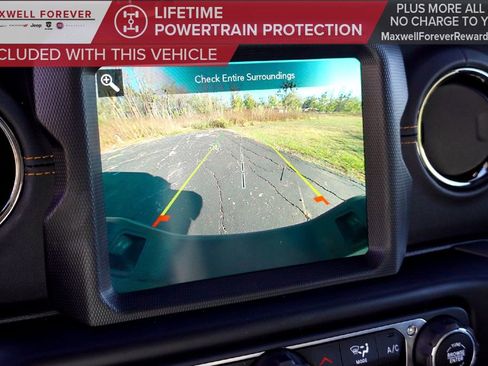 Used 2022 Jeep Gladiator Overland image 12