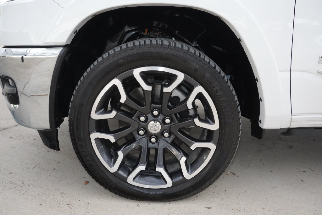 Used 2025 RAM 1500 Limited AWD/4WD image 13