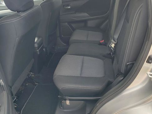 Used 2018 Mitsubishi Outlander SEL AWD/4WD image 17