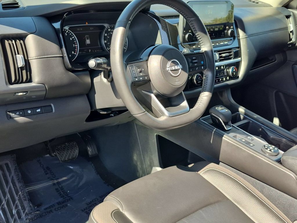 Used 2025 Nissan Pathfinder SL AWD/4WD image 14