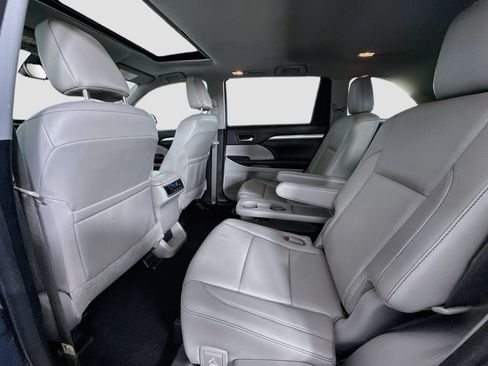 Used 2018 Toyota Highlander XLE FWD image 25
