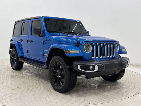 Used 2022 Jeep Wrangler Unlimited Sahara w/ Cold Weather Group AWD/4WD image 7