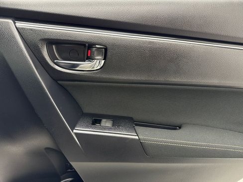 Used 2019 Toyota Corolla LE w/ Carpet Mat Package (TMS) FWD image 44