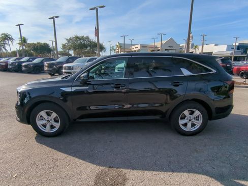 Used 2024 Kia Sorento LX image 8
