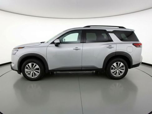 Used 2025 Nissan Pathfinder SV image 5