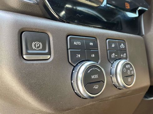Used 2022 GMC Sierra 1500 SLT w/ SLT Premium Plus Package AWD/4WD image 16