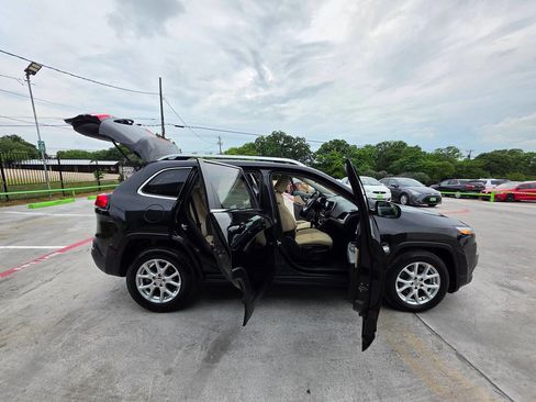 Used 2015 Jeep Cherokee Latitude FWD image 32