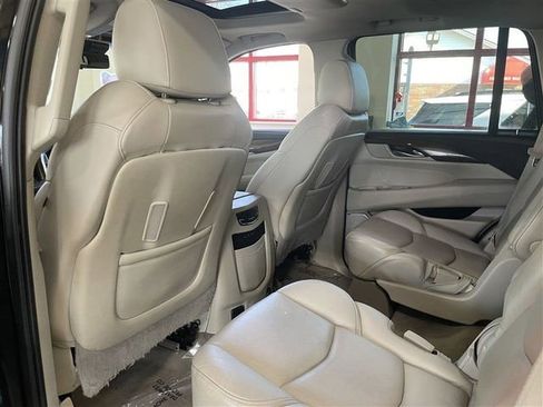 Used 2020 Cadillac Escalade Luxury image 31