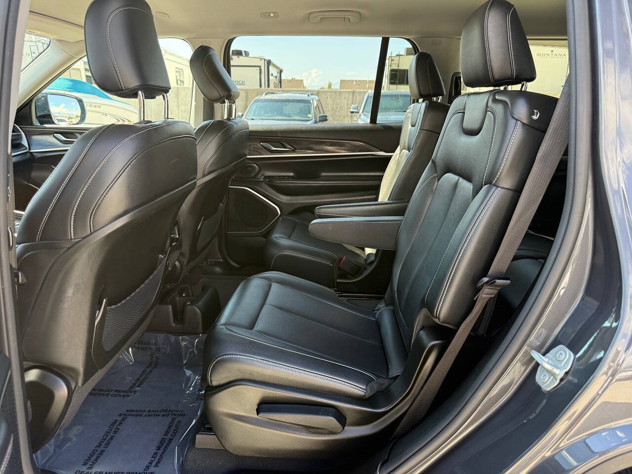Used 2024 Jeep Grand Cherokee L Limited w/ Black Appearance Package AWD/4WD image 17