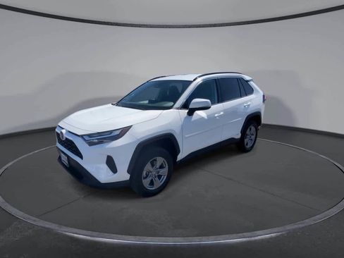 Certified 2024 Toyota RAV4 LE AWD/4WD image 4