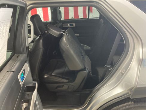 Used 2023 Ford Explorer Limited w/ Equipment Group 301A AWD/4WD image 19