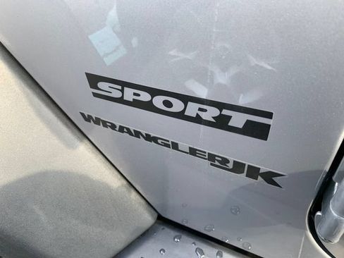 Used 2018 Jeep Wrangler Sport AWD/4WD image 11