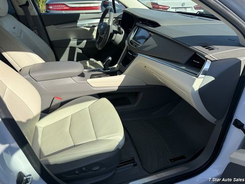 Used 2019 Cadillac XT5 Premium Luxury AWD/4WD image 16