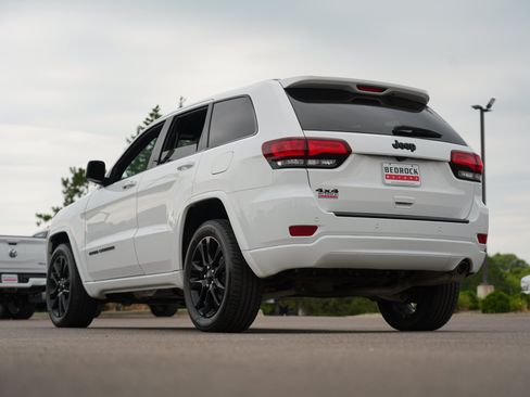 Used 2018 Jeep Grand Cherokee Altitude AWD/4WD image 5