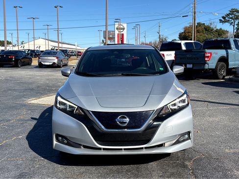 Used 2019 Nissan Leaf SV w/ SV Technology Package image 2