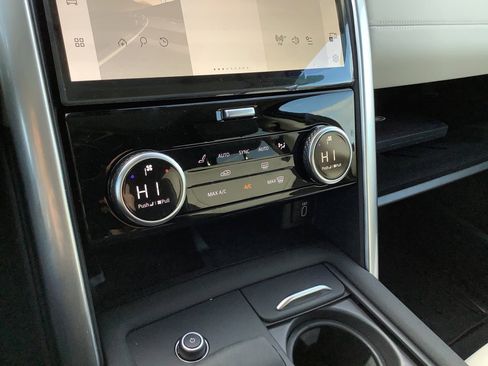 New 2026 Land Rover Discovery S AWD/4WD image 22
