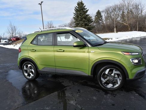 Used 2024 Hyundai Venue SEL image 4
