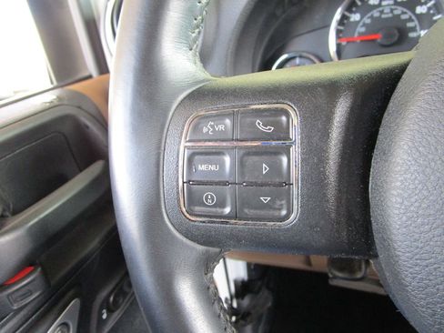 Used 2017 Jeep Wrangler Unlimited Sahara w/ Connectivity Group image 31