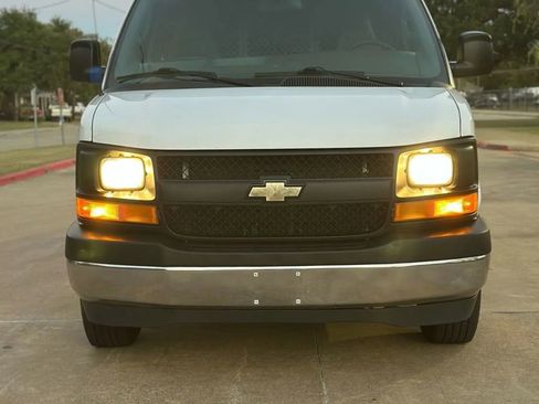 Used 2017 Chevrolet Express 2500 image 2