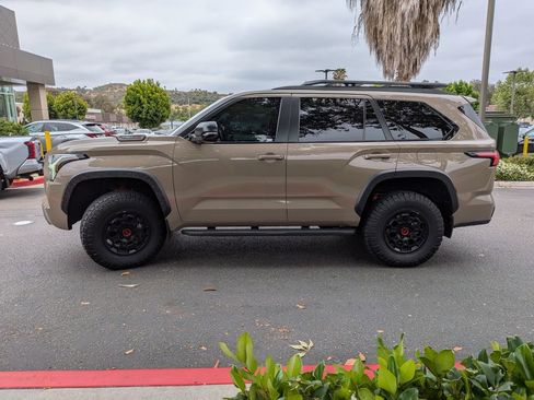 Used 2025 Toyota Sequoia TRD Pro AWD/4WD image 5