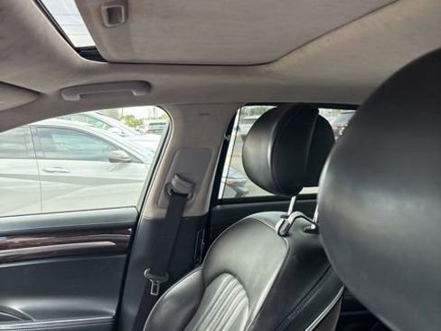 Used 2018 Genesis G90 3.3T Premium RWD image 8