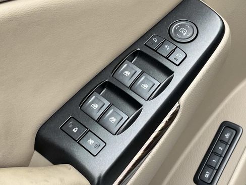 Used 2018 GMC Yukon SLT AWD/4WD image 29