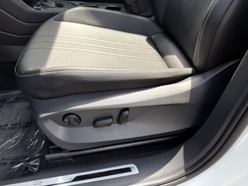 Used 2023 Volkswagen Tiguan SE R-Line image 30