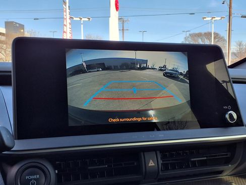 Used 2025 Toyota Prius XLE image 15