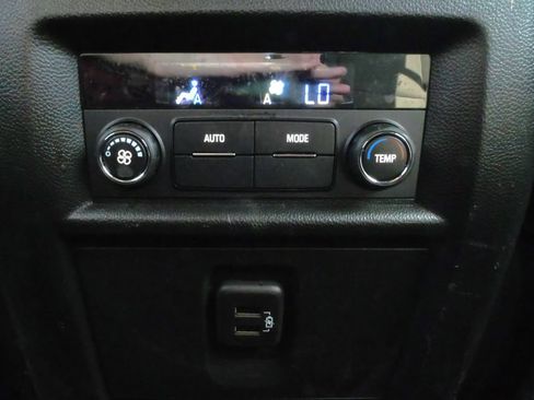 Used 2023 Chevrolet Traverse LT AWD/4WD image 25