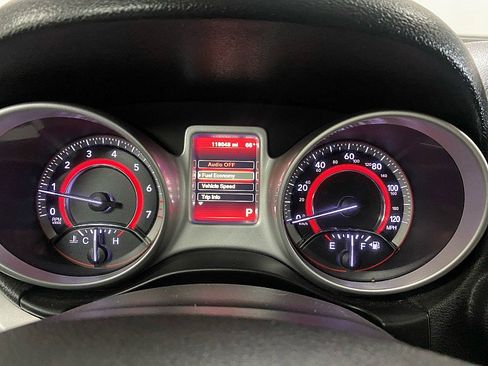 Used 2017 Dodge Journey SE w/ Flexible Seating Group image 18