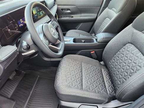 New 2025 Nissan Kicks SV w/ SV Premium Package image 9