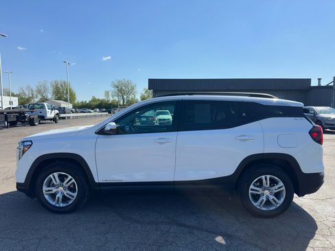 Used 2023 GMC Terrain SLE w/ Driver Convenience Package image 5